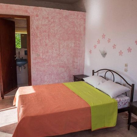 Madalenas B&B Pelekas Exterior photo