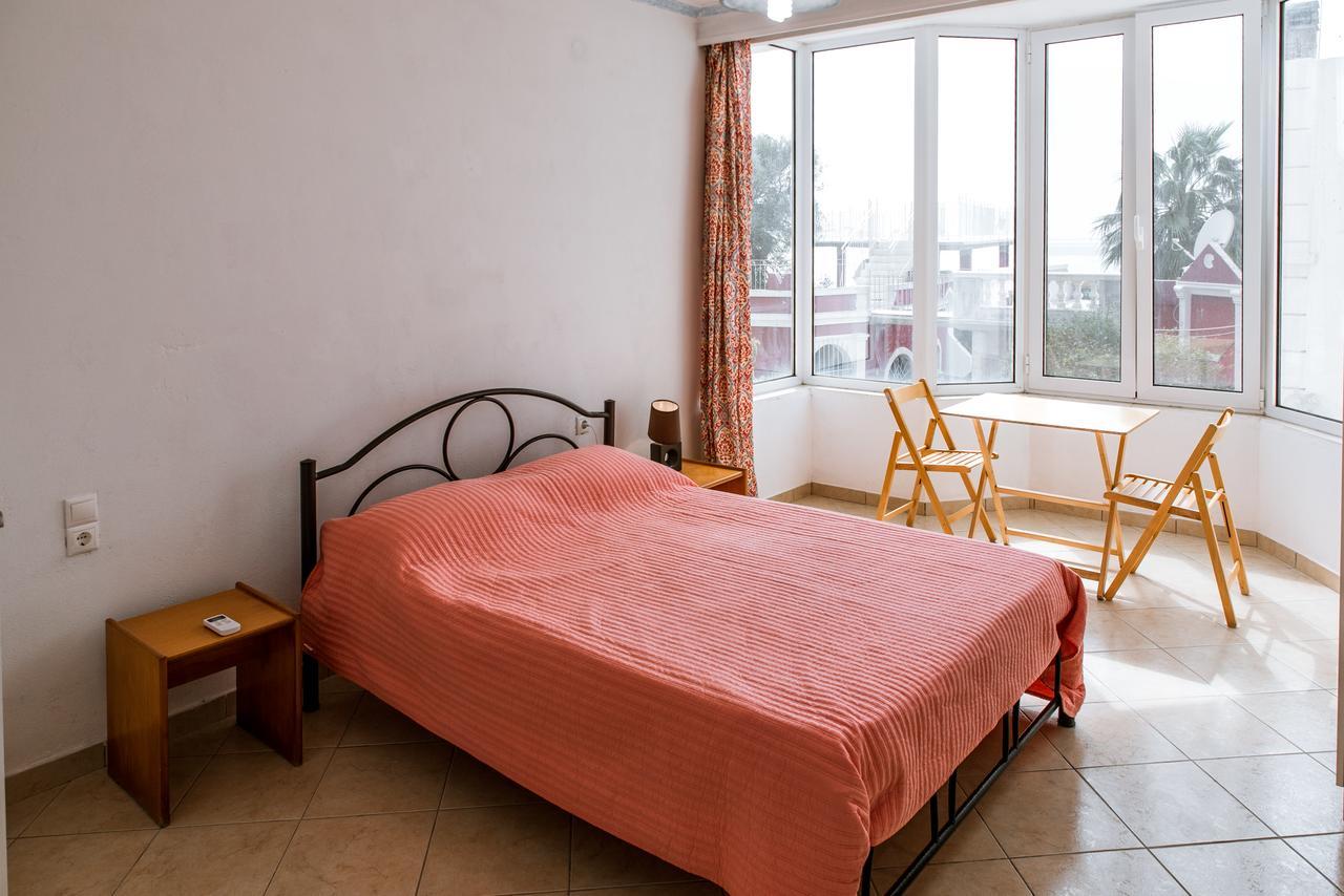 Madalenas B&B Pelekas Exterior photo
